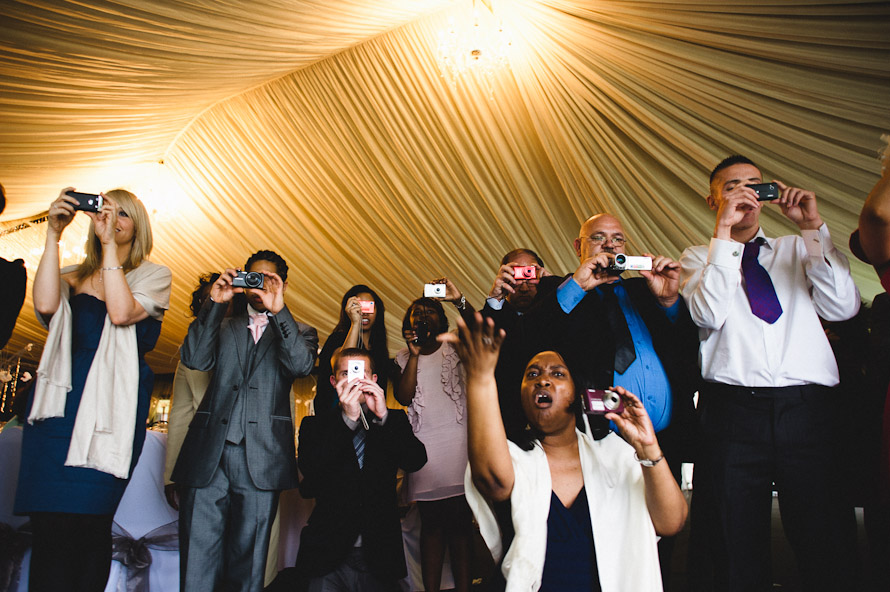 How to take good wedding pictures